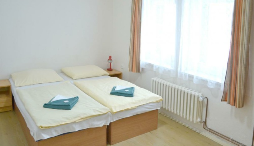 Penzion Malý Šišák Špindlerův Mlýn - Dvoulůžkový pokoj v bytě - budova Gabi